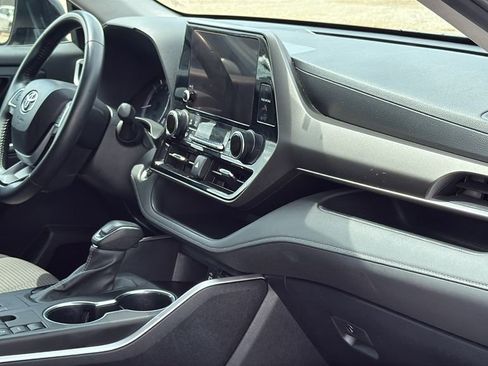 Certified 2024 Toyota Highlander LE image 30