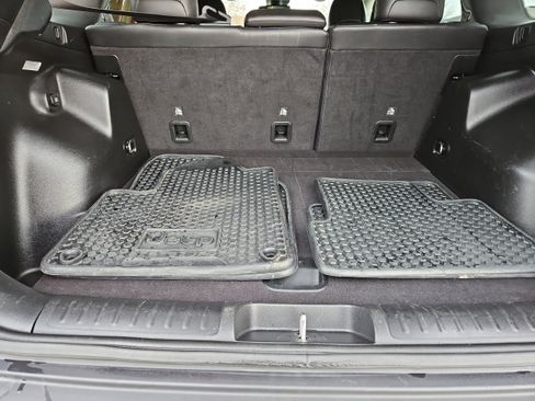 Used 2021 Jeep Cherokee Trailhawk image 16