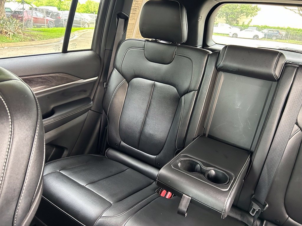 Certified 2025 Jeep Grand Cherokee Limited w/ Black Appearance Package RWD image 13