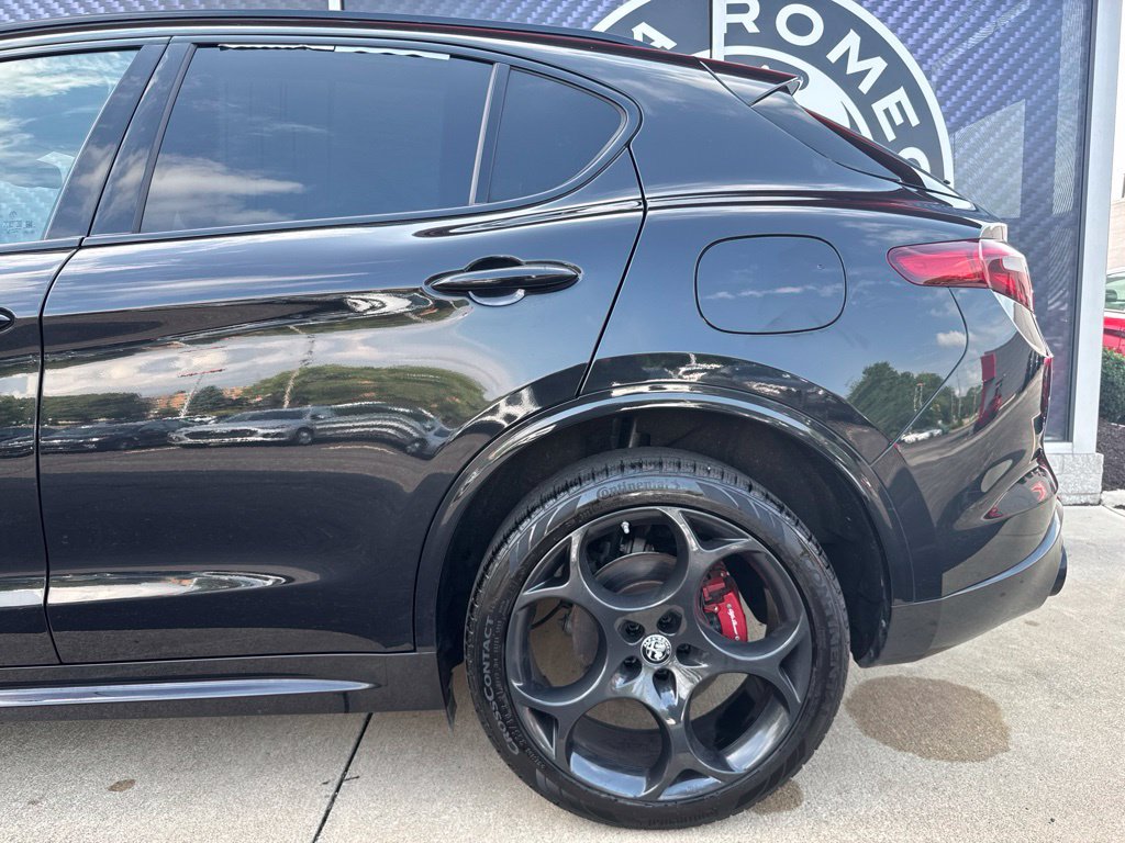 Used 2023 Alfa Romeo Stelvio Veloce AWD/4WD image 14