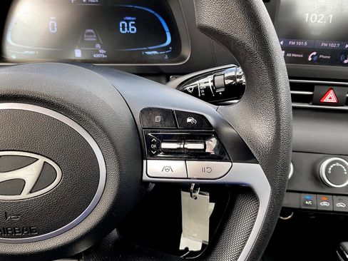 Used 2024 Hyundai Elantra SE image 17