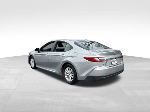 Used 2025 Toyota Camry LE image 8