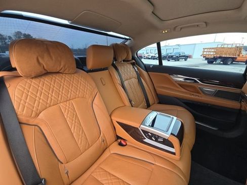 Used 2020 BMW 750i xDrive w/ Luxury Rear Seating Package image 13