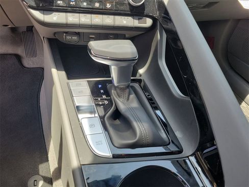 Used 2025 Hyundai Elantra SEL image 26