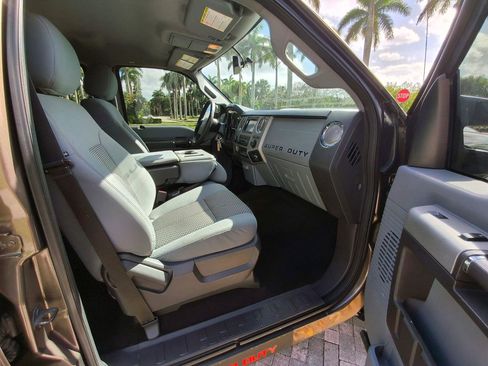 Used 2015 Ford F250 XLT w/ XLT Premium Package image 5