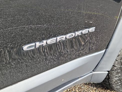 Used 2017 Jeep Cherokee Trailhawk image 27