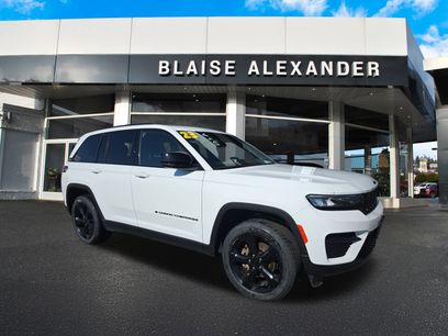 Used 2023 Jeep Grand Cherokee Altitude