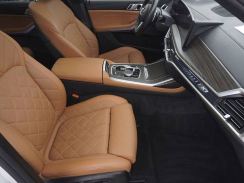 Used 2024 BMW X7 xDrive40i w/ M Sport Package image 23