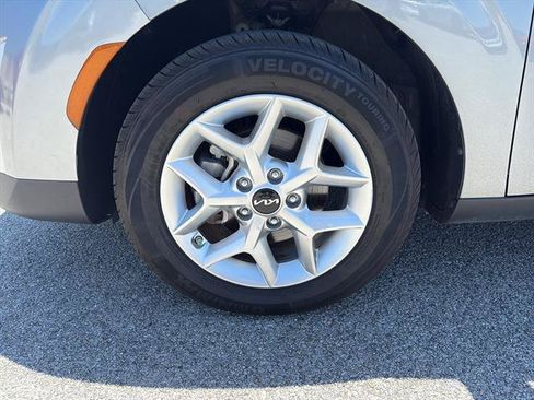 Used 2024 Kia Soul LX w/ Option Group 015 FWD image 9