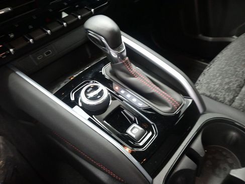 Used 2025 Chevrolet Colorado Z71 w/ Midnight Edition image 31