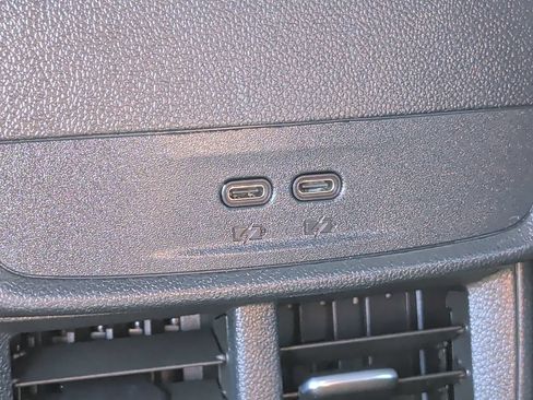 Used 2026 Chevrolet Equinox LT AWD/4WD image 32