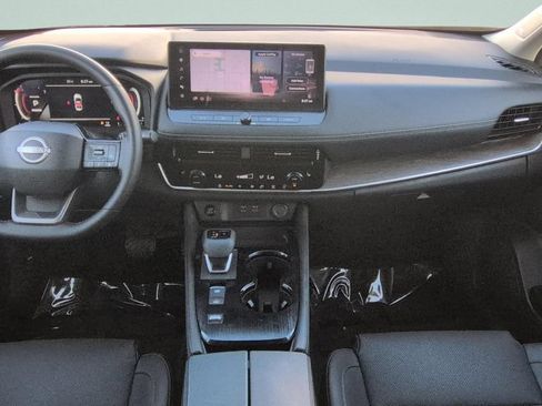 Certified 2025 Nissan Rogue Platinum FWD image 11