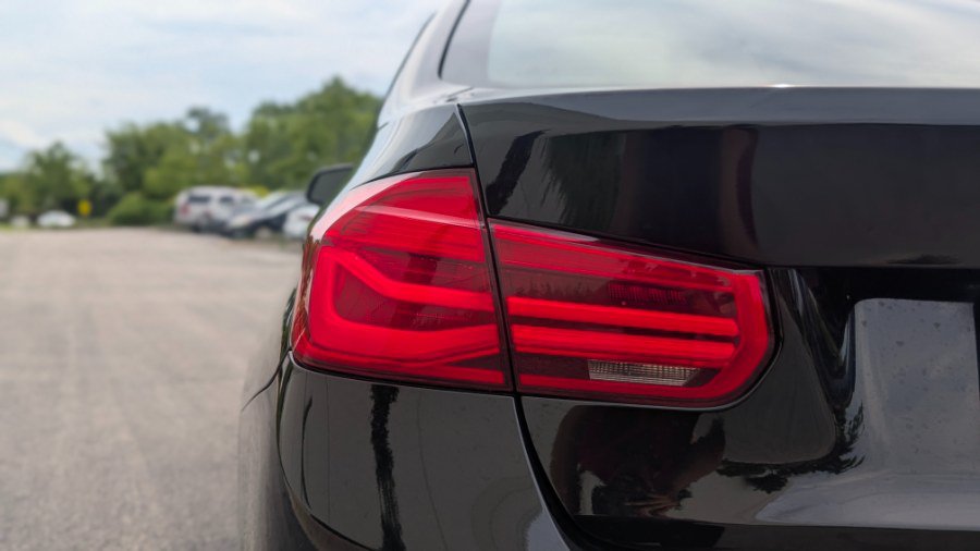 Used 2017 BMW 320i Sedan RWD image 6