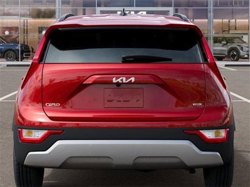 Used 2025 Kia Niro LX image 14