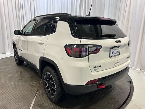 Used 2025 Jeep Compass Trailhawk w/ Trailhawk Elite Group AWD/4WD image 27