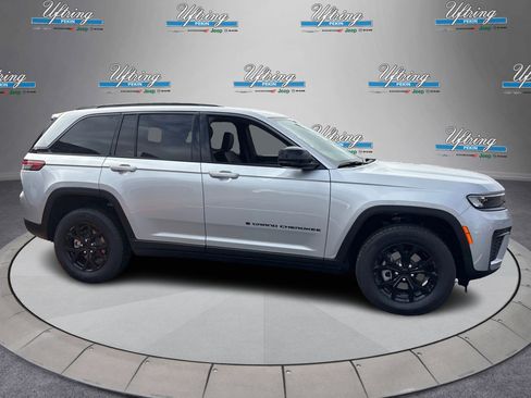 New 2026 Jeep Grand Cherokee Altitude image 2