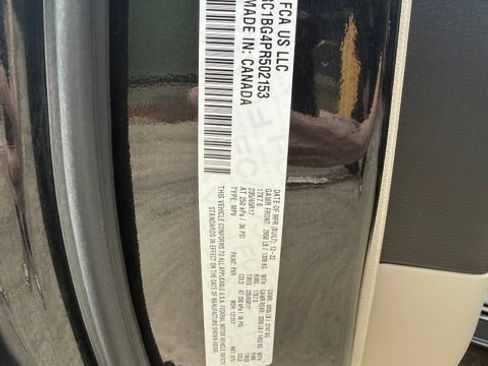 Used 2023 Chrysler Pacifica Touring-L FWD image 28