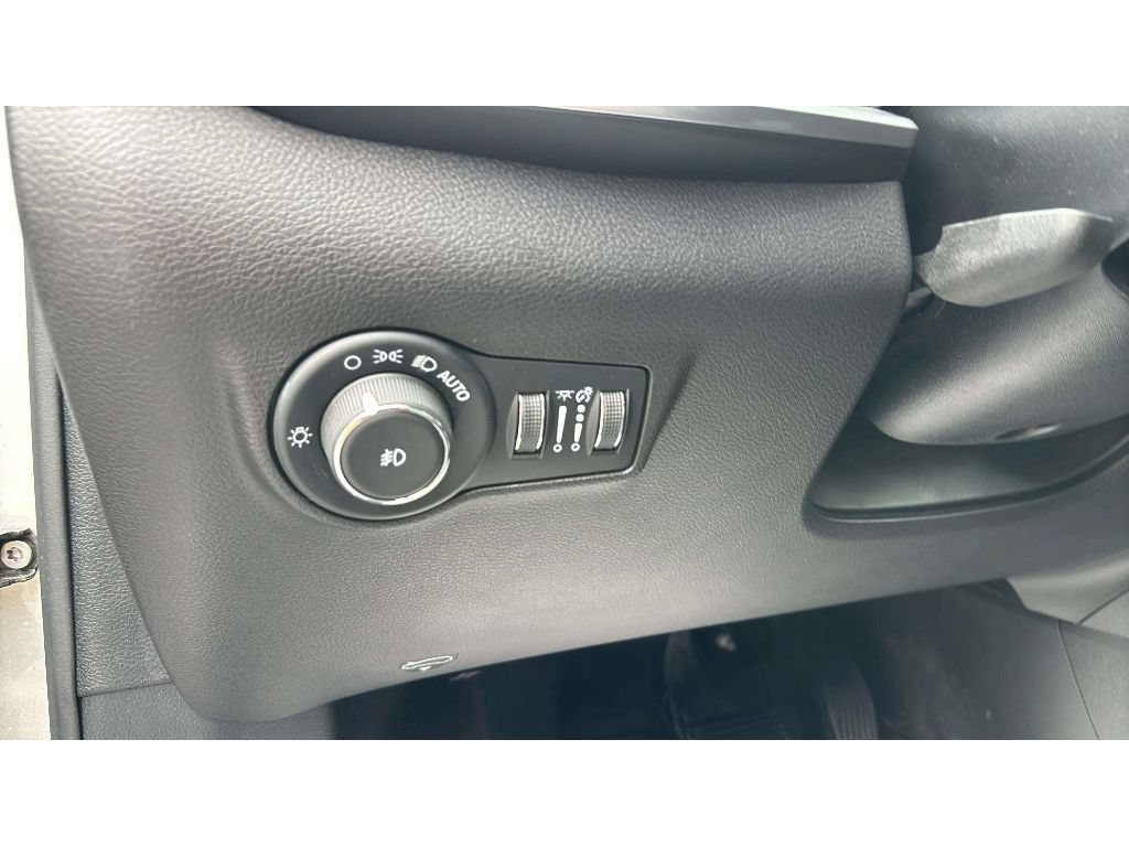 Used 2025 Jeep Compass Limited w/ Mopar Graphics Package AWD/4WD image 19