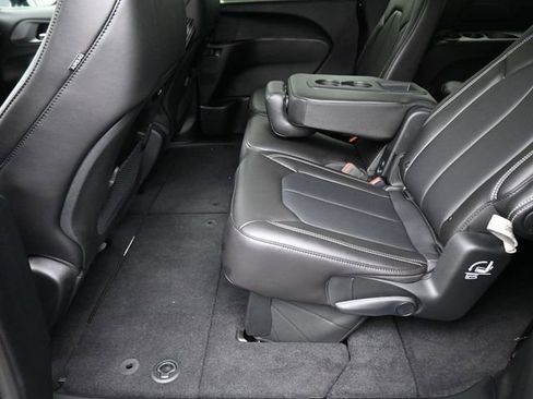 New 2026 Chrysler Pacifica Select image 38