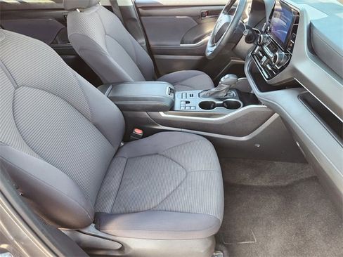 Certified 2024 Toyota Highlander LE image 10