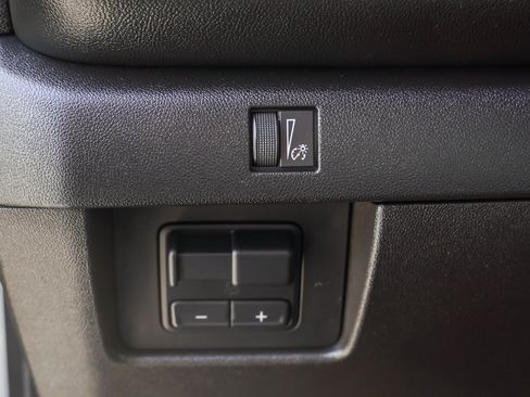 Used 2024 Chevrolet Colorado LT w/ LT Convenience Package III AWD/4WD image 18