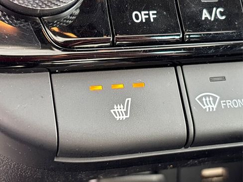 Certified 2023 Hyundai Elantra Limited w/ Preferred Accessory Package image 37