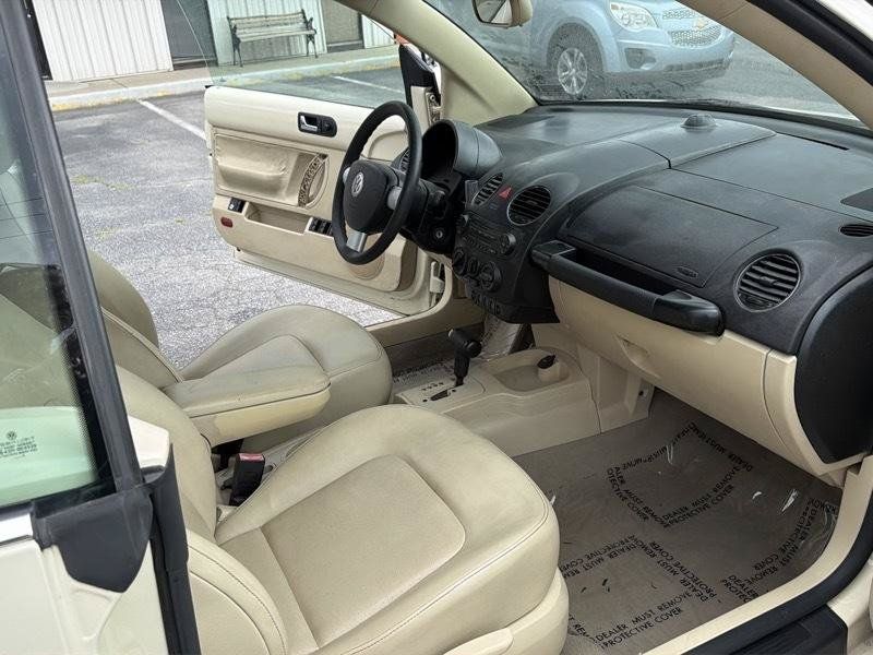 Used 2006 Volkswagen Beetle Convertible w/ Package 1 FWD image 15