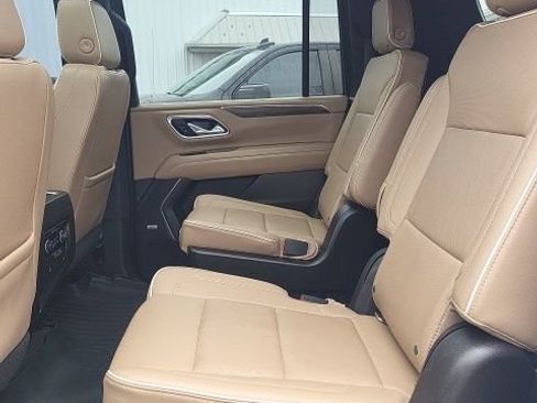 Used 2021 Chevrolet Suburban Premier w/ Premium Package image 16