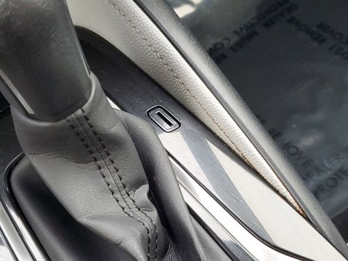 Used 2019 Toyota Corolla SE FWD image 32
