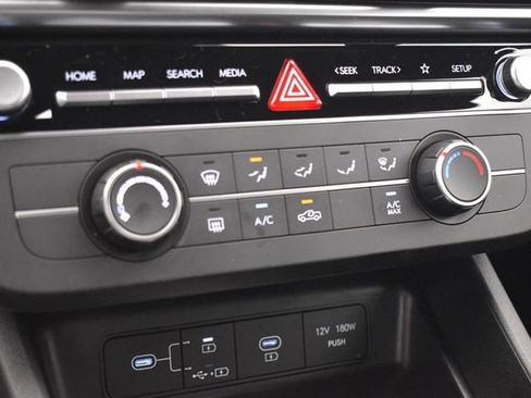 Used 2025 Hyundai Santa Cruz SE image 15