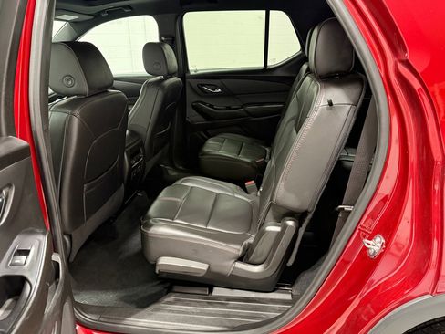 Used 2023 Chevrolet Traverse RS image 40