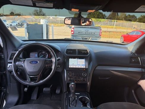 Used 2018 Ford Explorer XLT w/ Equipment Group 202A image 13