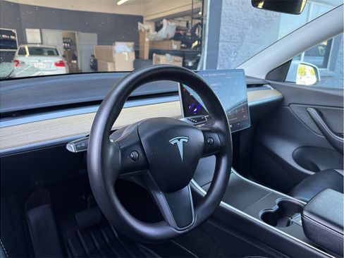 Used 2020 Tesla Model Y Long Range image 20