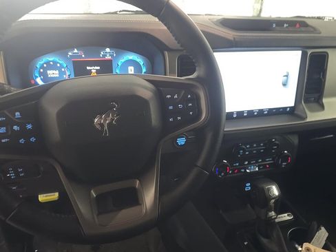 Used 2025 Ford Bronco Outer Banks AWD/4WD image 11