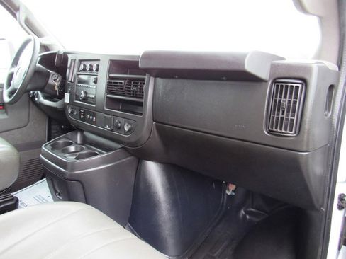 Used 2022 GMC Savana 3500 Extended w/ Power Convenience Package RWD image 15