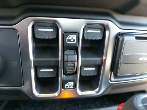 New 2026 Jeep Gladiator Sahara image 27