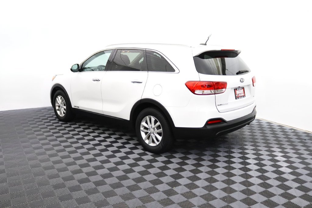Used 2017 Kia Sorento AWD image 6