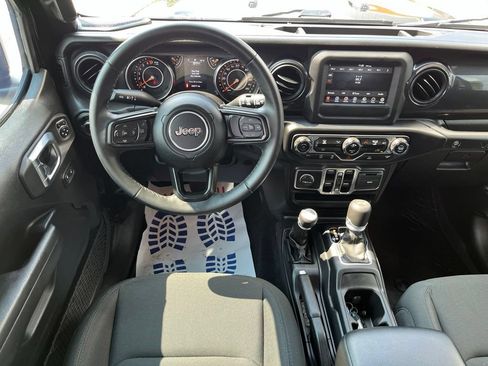 Used 2022 Jeep Wrangler Unlimited Sport AWD/4WD image 9