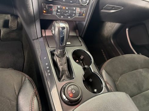 Used 2018 Ford Explorer XLT w/ XLT Appearance Package AWD/4WD image 19
