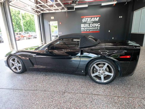 Used 2007 Chevrolet Corvette Convertible w/ Preferred Equipment Group RWD image 2