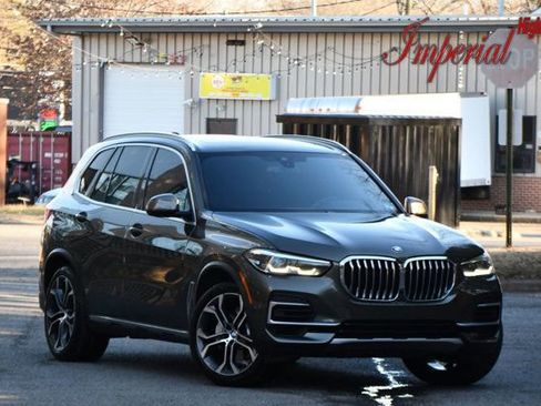 Used 2022 BMW X5 sDrive40i w/ Premium Package image 1