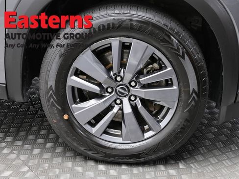 Used 2022 Nissan Pathfinder SV FWD image 32
