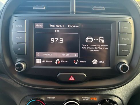Used 2025 Kia Soul LX w/ LX Technology Package FWD image 13