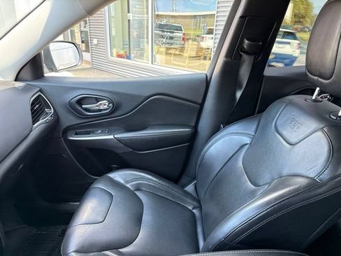 Used 2019 Jeep Cherokee Limited AWD/4WD image 26