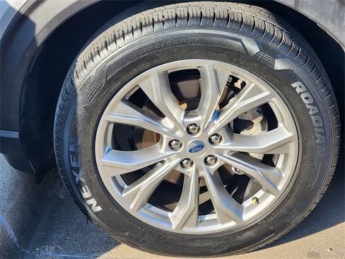 Used 2020 Ford Explorer Limited image 11