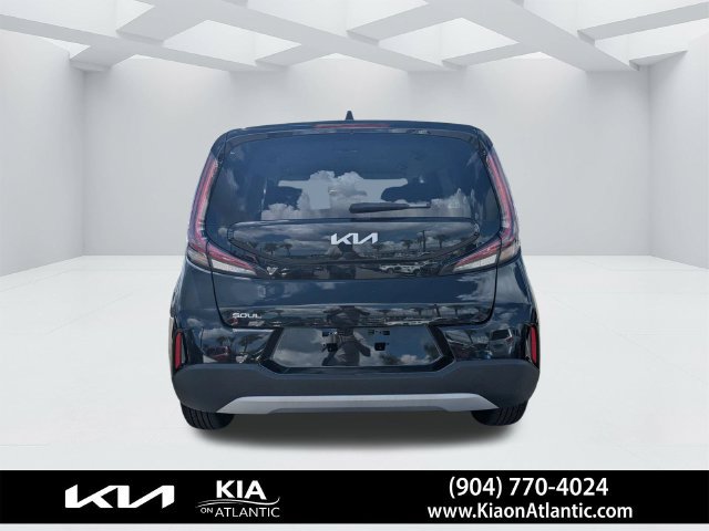Used 2025 Kia Soul LX w/ LX Technology Package FWD image 4