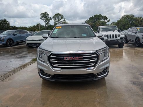 Used 2022 GMC Terrain SLT w/ Infotainment Package II FWD image 4