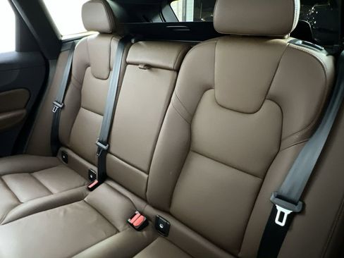 Certified 2023 Volvo XC60 B5 Plus image 24