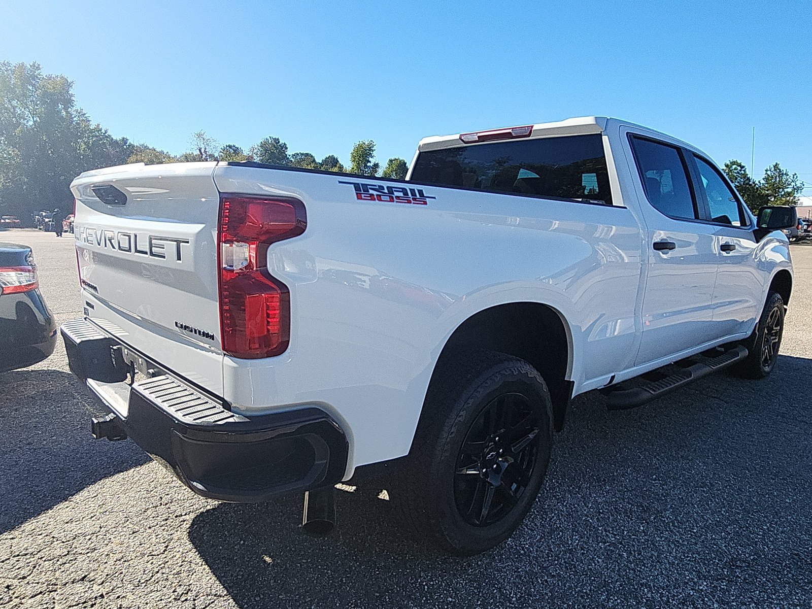 Used 2025 Chevrolet Silverado 1500 Custom Trail Boss w/ Turbomax Blackout Package AWD/4WD image 5