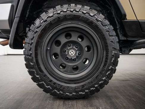 Used 2013 Toyota FJ Cruiser 4WD w/ Upgrade Pkg image 41